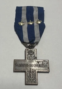 KRIEGSVERDIENSTKREUZ V.E. III MIT DREI VERGOLDETEN KÖNIGSKRONEN KÖNIGLICHE ARMEE - Bild 1 von 2