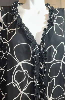 全新带标签 79 美元 INC 女式丝绸衬衫黑色白色花朵尺寸 18W 荷叶边透明 — 第 1/4 张图片