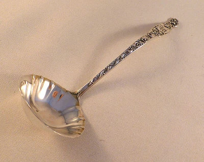 Cucharón de salsa crema Heráldica-Whiting Sterling mono con Foto 1 de 4