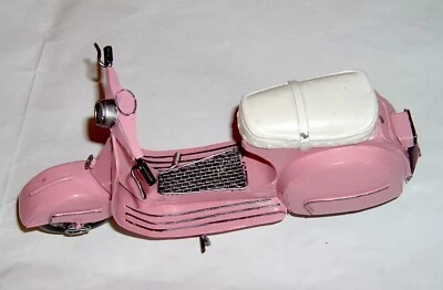 sehr schöne Vespa aus Blech* Maßstab 1:10*rosarot*NEU*Rarität - Bild 1 von 4