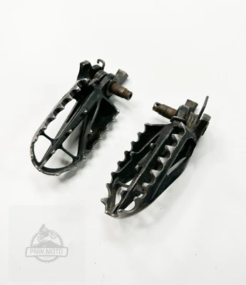 2007 07-11 HONDA CRF250R CRF 250R OEM FOOT PEGS STEPS RESTS - Image 1 of 4