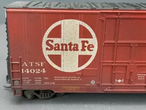 HO Santa Fe 40'2" Plug Door Hi-Cube Boxcar #14024 Weathered Kadees HO729 - Picture 1 of 10
