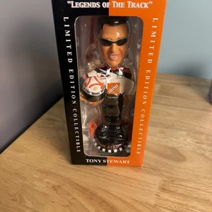 NASCAR TONY STEWART #20 FOREVER COLLECTIBLES LEGENDS OF TRACK 2001 BOBBLEHEAD - Bild 1 von 5