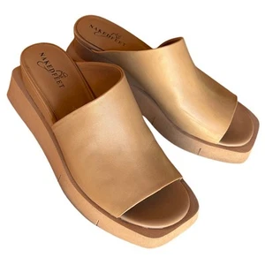 Naked Feet Infinity Plateau-Pantoletten Keilabsatz eckige Zehenpartie camelbeige Größe 7,5 - Bild 1 von 16