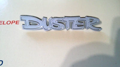 1972-1976 Plymouth Duster guardabarros panel trasero emblema nuevo OEM Foto 1 de 2