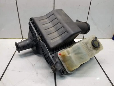 Lincoln Navigator 2009 filtro de aire 5,4 L con depósito de refrigerante Foto 1 de 4