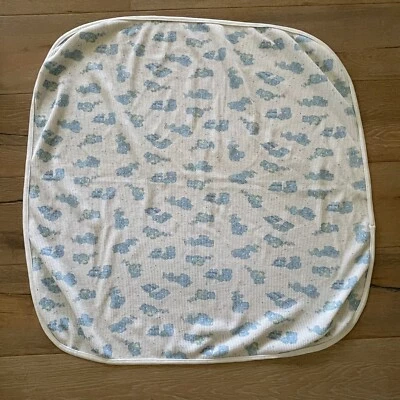 Manta Bebé De Colección Tejido Waffle Blanco Térmico Azul Oso de Peluche Cometas Trenes Aviones Foto 1 de 3