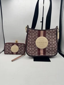 Bolso Bandolera Coach Dempsey, Vino Mediano - Jacquard Firma/Con Cartera - Imagen 1 de 23