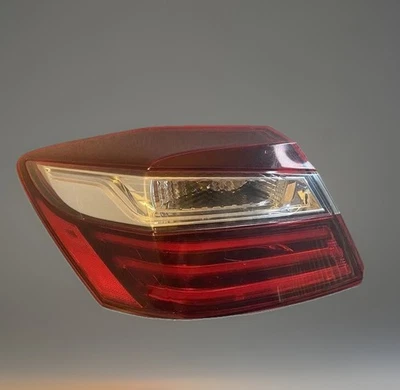 Luz trasera halógena exterior lado conductor izquierdo Honda Accord 2016-2017 TYC 11684000 Foto 1 de 4