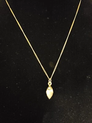 Collar infantil vintage lleno de oro de 14k con colgante de hoja pequeña delicado Foto 1 de 3