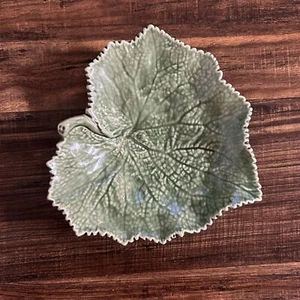 Vintage Bordallo Pinheiro Portuguese Green Leaf Dish - Picture 1 of 6
