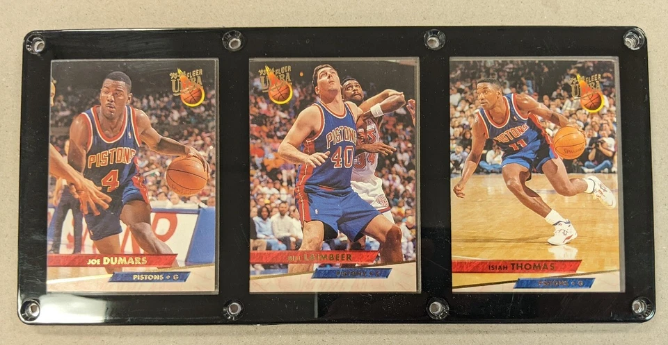 PLACA DE 3 TARJETAS DETROIT PISTONS JOE DUMARS ISIAH THOMAS BILL LAIMBEER BAD BOYS  Foto 1 de 1