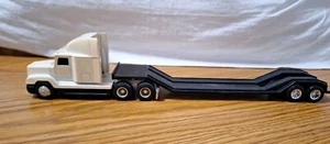 Ertl John Deere Freightliner 120 Tractor Truck 48" Sleep 1/64 Lowboy Trailer - Picture 1 of 16