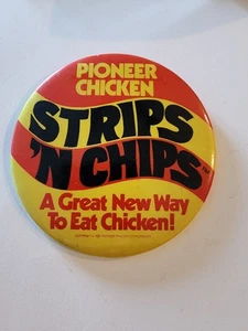 1961 Pioneer Chicken Strips N Chips Vintage Pinback Button Pin - Picture 1 of 3
