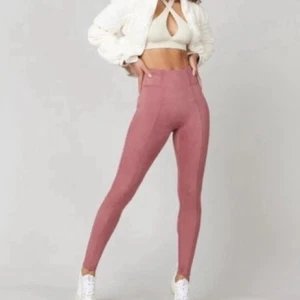 LEGGINGS SPANX IN ECOPELLE SCAMOSCIATA COLOR ROSA NUOVI CON ETICHETTE TG L - Foto 1 di 16