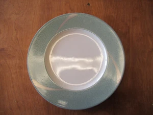 Plato de almuerzo Noritake AMBIENTE VERDE acento 9 1/2" 1 ea 2 disponible - Imagen 1 de 3
