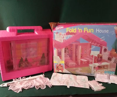 Barbie Fold 'N Fun Home Estuche Rosa Muñeca Casa de Juego Mattel 1992 De Colección Foto 1 de 4