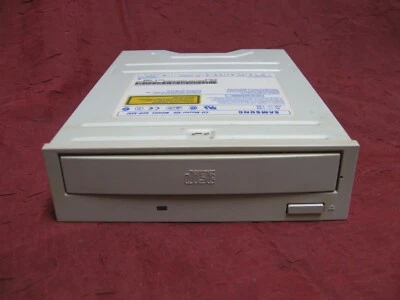 Samsung IDE SCR-3232 CD-Master 32E CD-Rom Drive Internal Grey Bezel - Image 1 of 4