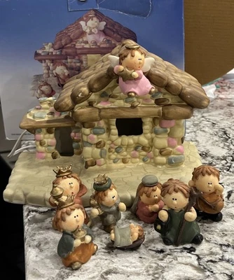 Belén Infantil 8 Piezas Cerámica Porcelana Navidad Iluminado Niños Usado en Excelente Condición Foto 1 de 4