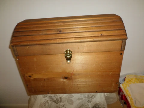 SMALL WOODEN HUMPBACK TRUNK CUTE Cover