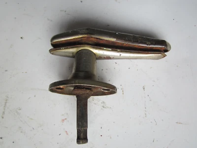 Manija de puerta Ford modelo A PARA REPUESTOS Foto 1 de 3