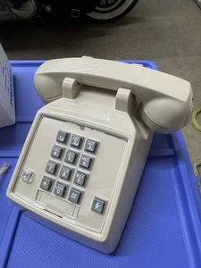 NOS Premier Telefon biurkowy z lampką błyskową i lampką oczekującą na wiadomość 250044-MBA-27F-CH Ash - Zdjęcie 1 z 7