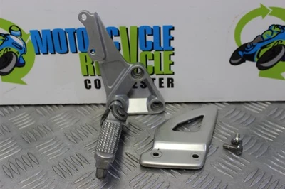 Reposapiés derecho Suzuki GSXR 600 SRAD 1997 a 2000 GSXR600 B148 Foto 1 de 4