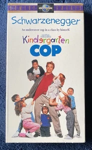 Kindergarten Cop VHS Tape 1998, Arnold Schwarzenegger - Picture 1 of 3