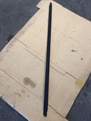 2003 06 INFINITI G35 Coupe RH DOOR WINDOW Exterior MOLDING TRIM OEM - Image 1 of 3