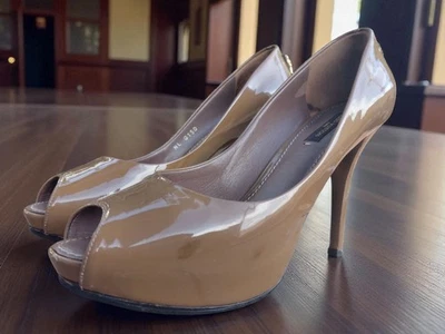 Louis Vuitton charol beige oscuro ¡Oh, de verdad! Zapatos de salón Peep Toe talla 38 8us Foto 1 de 4