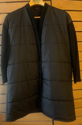 Abrigo acolchado acolchado negro Eileen Fisher mangas de lana hervida bolsillos laterales, pequeño Foto 1 de 4