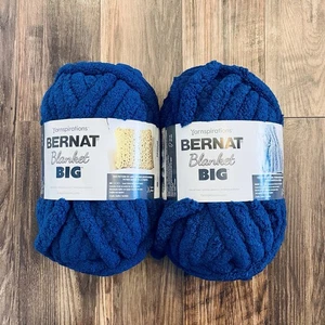 Lote de 2 mantas Yarnspirations Bernat hilo grande, azul marino 161251 10,5 oz 300 g 32 yd - Imagen 1 de 2