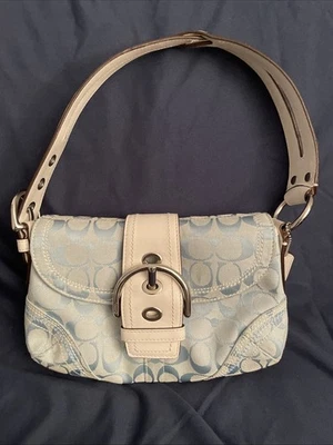 Bolso de mano Coach Signature de lona Soho cartera Y2K azul blanco hebilla KO673-10602 USADO EN EXCELENTE ESTADO Foto 1 de 4