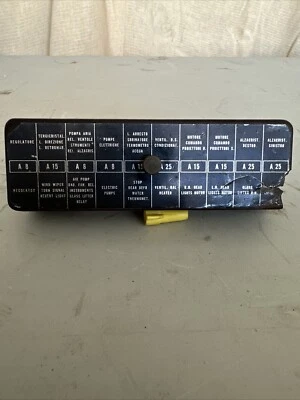 Boîte à fusibles OEM Ferrari rouge 10 bornes 365 GTB4 365 GTB/4 Daytona P/R LIRE - Photo 1/4