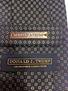 Donald J Trump geometrische Krawatte schwarz/gold Quadrate 92 % Seide 8 % Lurex mit Goldbarren - Bild 1 von 5