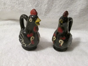 Antiguo conjunto de agitadores de sal de pimienta de cerámica Redware pintados a mano - Imagen 1 de 6