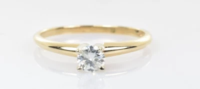 Anillo de compromiso solitario de diamantes conjunto alto en oro amarillo de 14 k 0,22 quilates talla 6 Foto 1 de 4