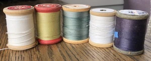 Lot of 5 Vintage Wooden Spools of BUTTON & CARPET Thread Aunt Lydia's and more - Picture 1 of 8