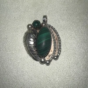 ANTIGUO PEÓN PLATA ESTERLINA MALAQUITA GOTAS DE LLUVIA HOJA APLICADA COLGANTE FIRMADO S.Y. - Imagen 1 de 10