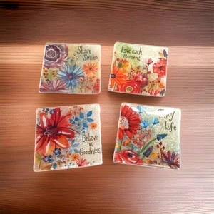 Cracker Barrel LOVE EACH MOMENT SHARE SMILES 4 glass floral plates - Picture 1 of 4