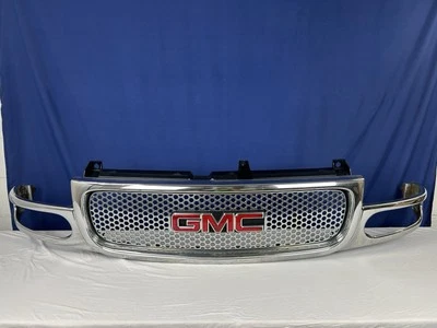 2000 to 2006 GMC Yukon Denali Front Upper Chrome Grille Grill N8376 DG - Image 1 of 4