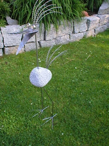 Wilder Steinvogel aus Edelstahl und Granitstein ca. 1,10 m hoch - Bild 1 von 5