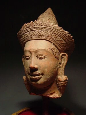 RARE KHMER TERRACOTTA HEAD OF A FEMALE DEITY, ANGKOR WAT 'BAYON' STYLE. CAMBODIA - Image 1 of 4