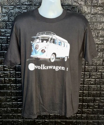 Camiseta masculina The Explorer by OHHO Volkswagen Bus grande preta ponto único - Imagem 1 de 4