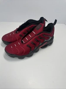 Nike Air Vapormax Plus Rosso Nero AO4550-006 Taglia US 7.5 | Ha bisogno di Lacci Solette - Foto 1 di 8