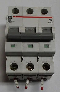 Cutler-Hammer D15 WMS3D15 Circuit Breaker 15A 415V 3 Pole Used - Picture 1 of 8
