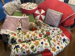 2 Twin Duvets, Bedskirts, pillow shams, throw pillows and Poofs - Picture 1 of 8