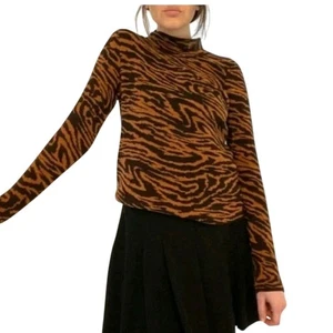Suéter Ann Taylor Estampado de Tigre Jacquard Cuello Imitado en Chocolate Negro Talla S Suave Nuevo con Etiquetas - Imagen 1 de 9