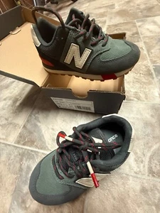 10.5 Boys NB Green/Red/White - Picture 1 of 1