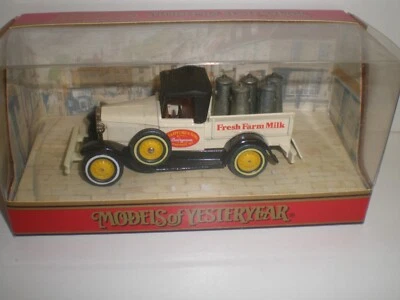 Matchbox Yesteryear Y35 1930 Ford Model A Pickup Clifford & Sons Dairymen - Image 1 of 4